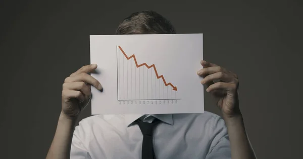 Empresário Segurando Gráfico Financeiro Negativo Conceito Falência Crise Financeira — Fotografia de Stock