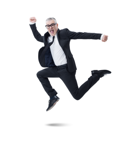 Koyu takım elbiseli bir işadamı başarısını kutlarken sevinçle atlıyor..