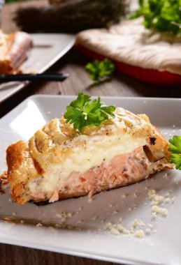 Somon ile lezzetli pasta