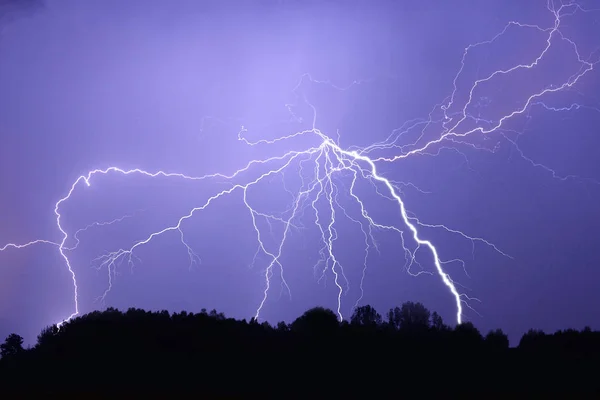 Relâmpago à noite — Fotografia de Stock