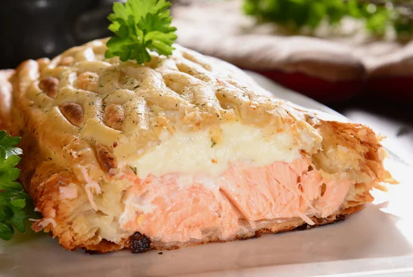 Delicious pie with salmon — Stock Photo, Image
