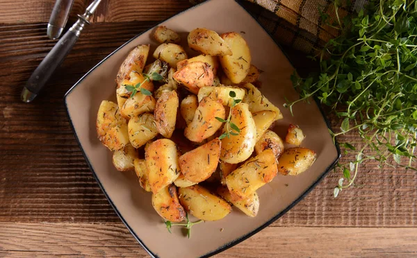 Stekt potatis med rosmarin — Stockfoto