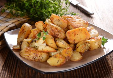 Biberiyeli kızarmış patates.