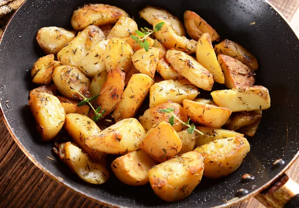 Biberiyeli kızarmış patates.