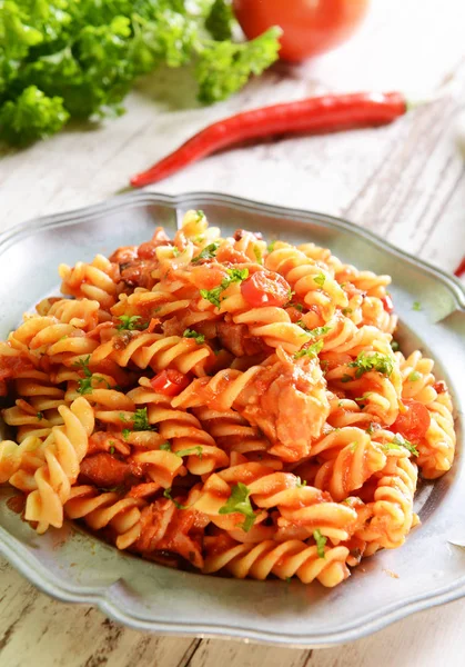 Pasta con salsa de tomate —  Fotos de Stock