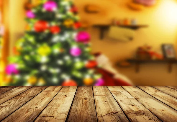 Mesa vacía con árbol de Navidad —  Fotos de Stock