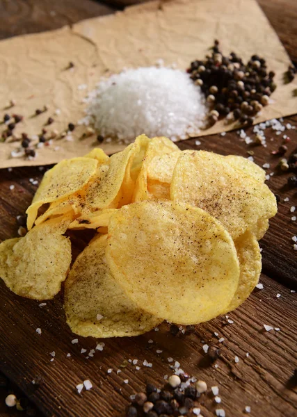 Картофель с морской солью — стоковое фото