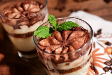Tiramisu tatlı gözlük
