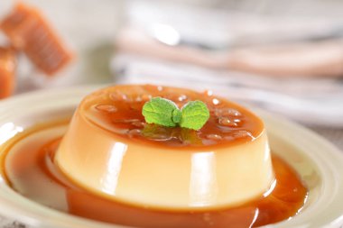 Panna cotta tatlı 