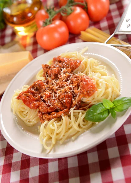 Espaguetis Boloñés en plato — Foto de Stock