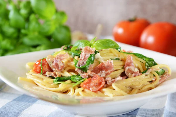 Паста Спагетті з руколами — стокове фото