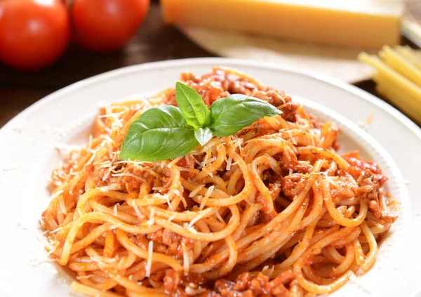 Spaghetti alla bolognese in piatto — Foto Stock