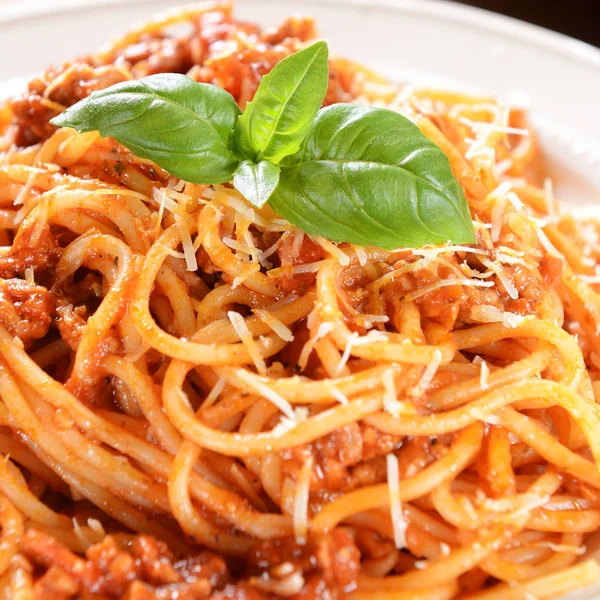 Espaguetis Boloñés en plato —  Fotos de Stock