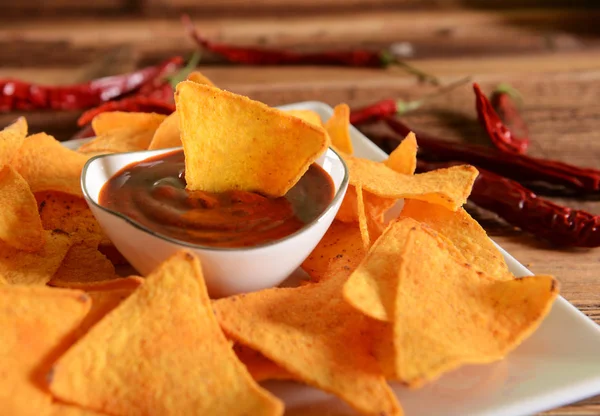 Nachos mit Chili-Dip — Stockfoto