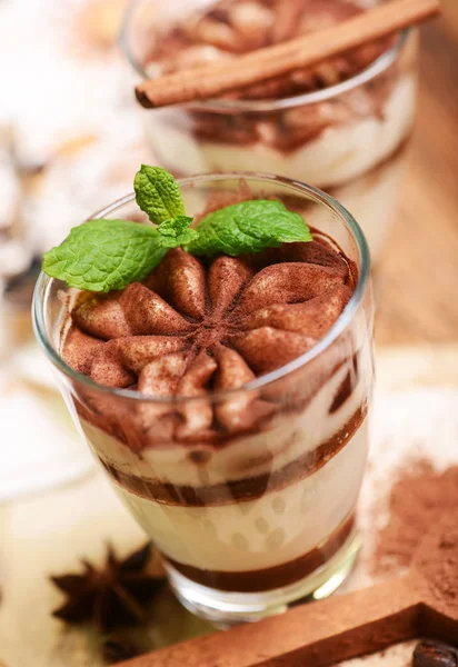 Sobremesa Tiramisu em vidro — Fotografia de Stock