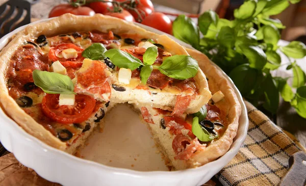 Köstliche hausgemachte Quiche — Stockfoto