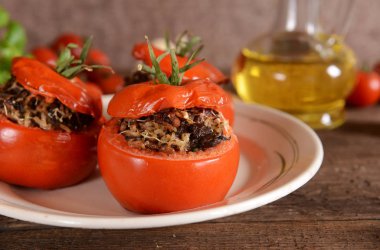 Közlenmiş domates dolması