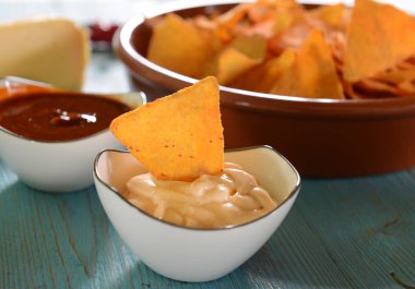 dips ile gevrek cips