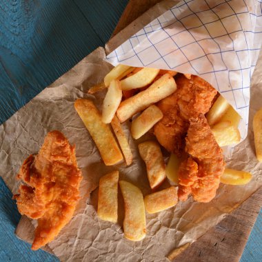 kızarmış balık ve cips