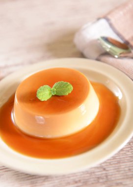 Panna cotta tatlı 