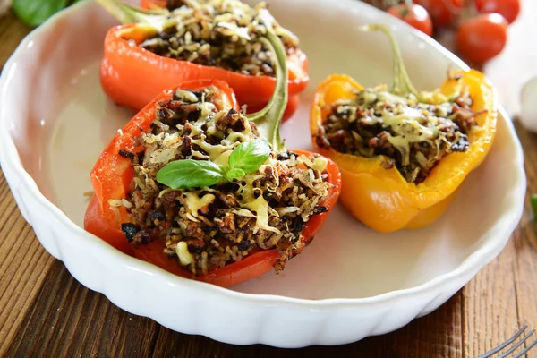 Peperoni ripieni con carne — Foto Stock