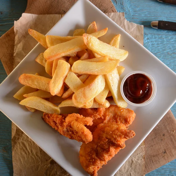 Stekt fisk och chips — Stockfoto