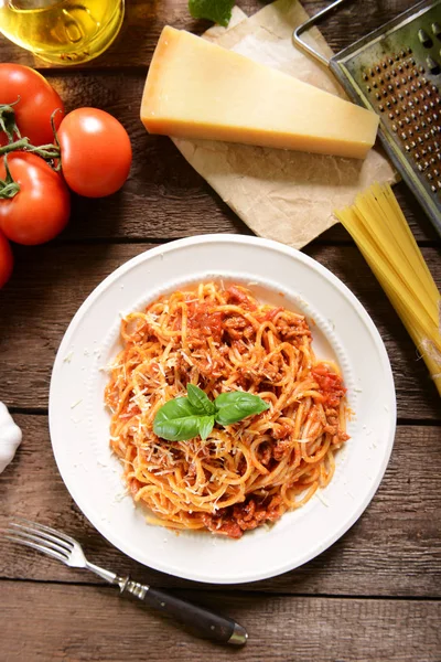Spaghetti bolognese in plaat — Stockfoto