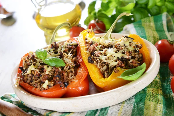 Peperoni ripieni con carne — Foto Stock