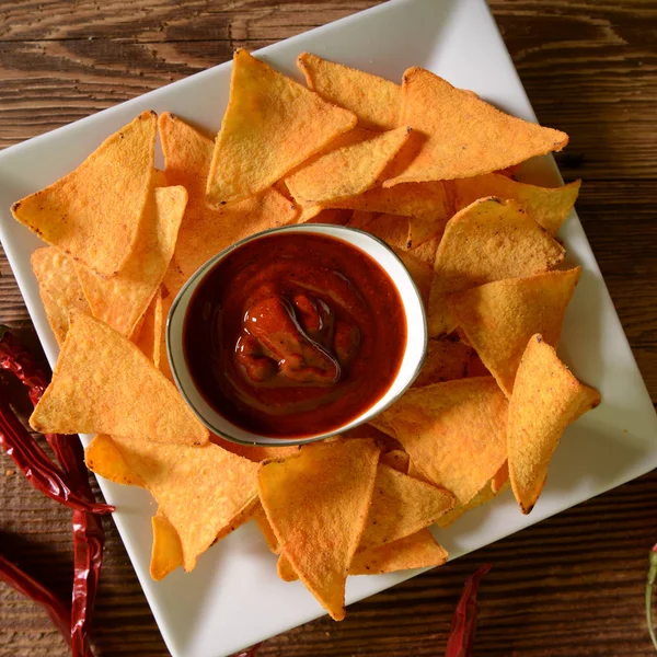 Nachos con salsa di peperoncino — Foto Stock