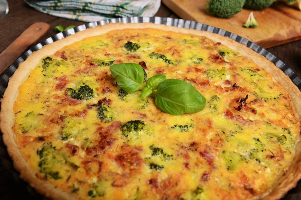 Quiche con broccoli e prosciutto — Foto Stock