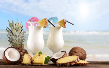Pinacolada içecek gözlük, görünümü kapatın