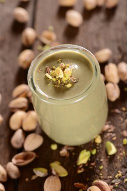 Küçük kavanoza taze fıstık krem