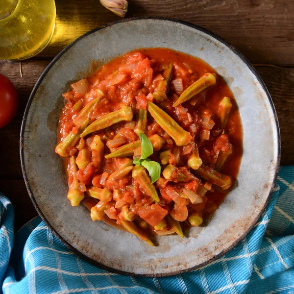 Okra Skålen Med Tomater Traditionella Grekiska Rumänska Bulgariska Och Turkiska — Stockfoto