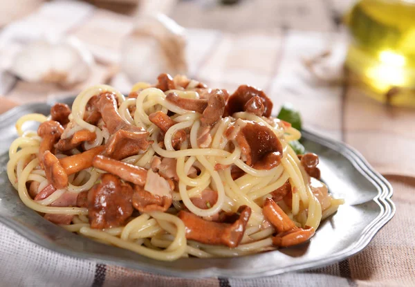 Köstliche Spaghetti Mit Pfifferlingen Nahsicht — Stockfoto