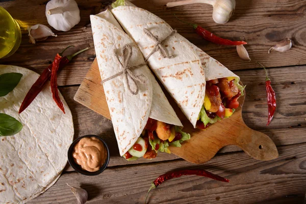 Hemlagade Tortillas Med Kött Och Grönsaker — Stockfoto