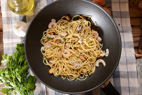 Смачна Паста Спагетті Морепродуктами Сковороді — стокове фото