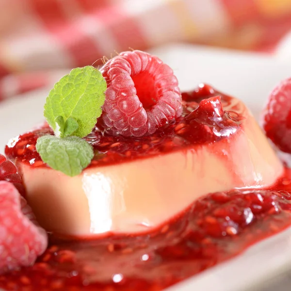 Panna Cotta Dessert Fresh Raspberries Mint Leaves Top — Stock Photo, Image
