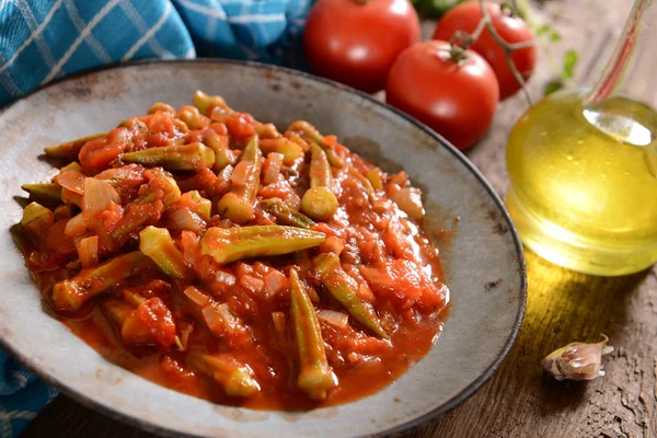 Okra Skålen Med Tomater Traditionella Grekiska Rumänska Bulgariska Och Turkiska — Stockfoto