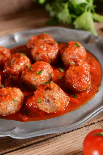 Vintage metal plaka domates soslu köfte