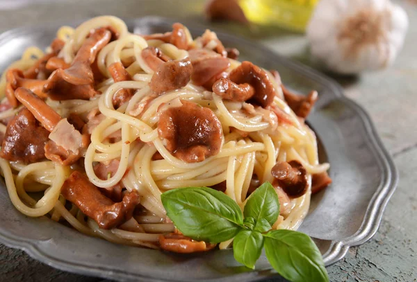 Köstliche Spaghetti Mit Pfifferlingen Nahsicht — Stockfoto