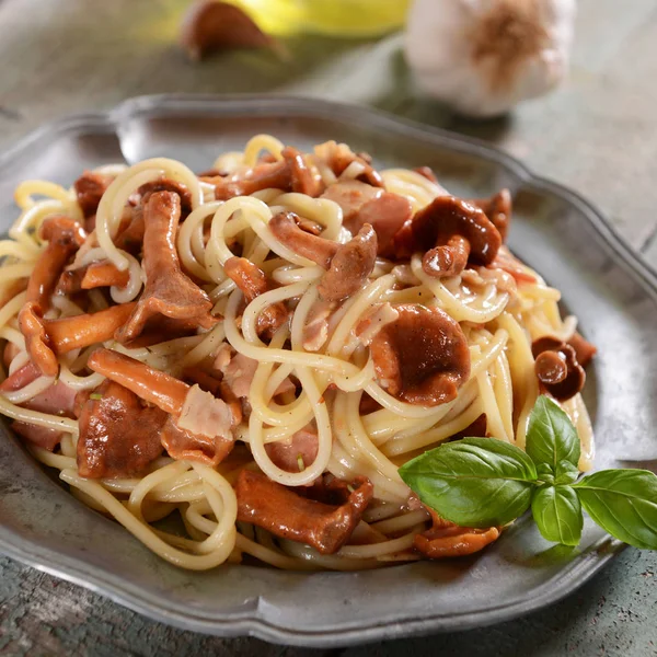 Köstliche Spaghetti Mit Pfifferlingen Nahsicht — Stockfoto