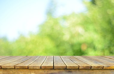 Görüntü montages boş ahşap tablo