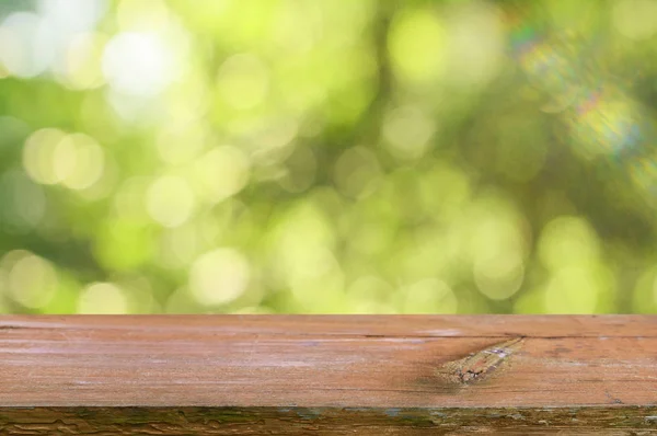 Pusty Drewniany Stół Dla Wyświetlania Fotomontaże — Zdjęcie stockowe