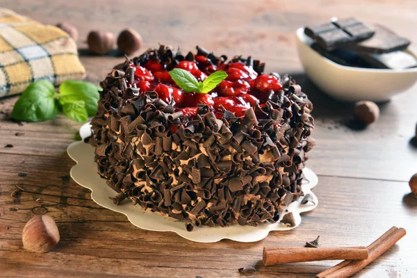 Delicioso Pastel Chocolate Casero Con Cerezas — Foto de Stock