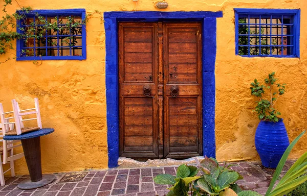 Kolorowe Ściany Drzwi Grecji — Zdjęcie stockowe