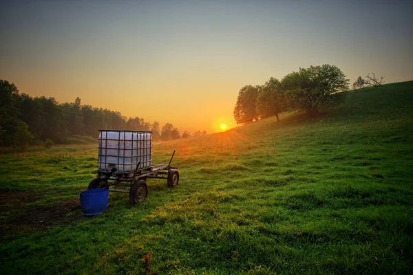 Mooie Zomerse Zonsopgang Boven Landbouwgebied — Stockfoto