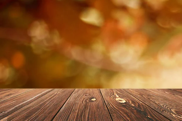 Pusty Drewniany Stół Dla Wyświetlania Fotomontaże — Zdjęcie stockowe