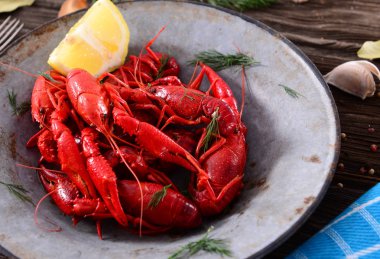 Lezzetli haşlanmış kerevit, görünümü kadar yakın