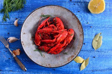 Lezzetli haşlanmış kerevit, görünümü kadar yakın