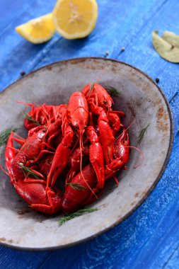 Lezzetli haşlanmış kerevit, görünümü kadar yakın